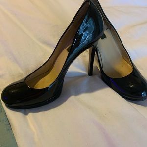 Ann Taylor black pumps